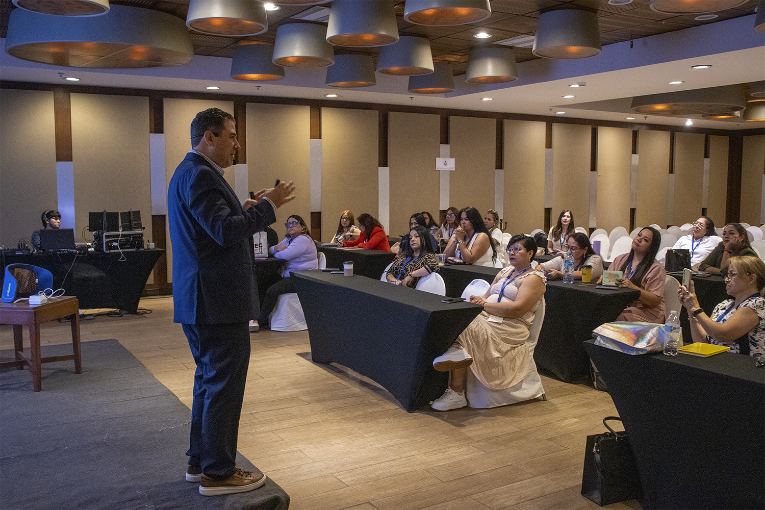 Conferencias magistrales en CIMEC 2025