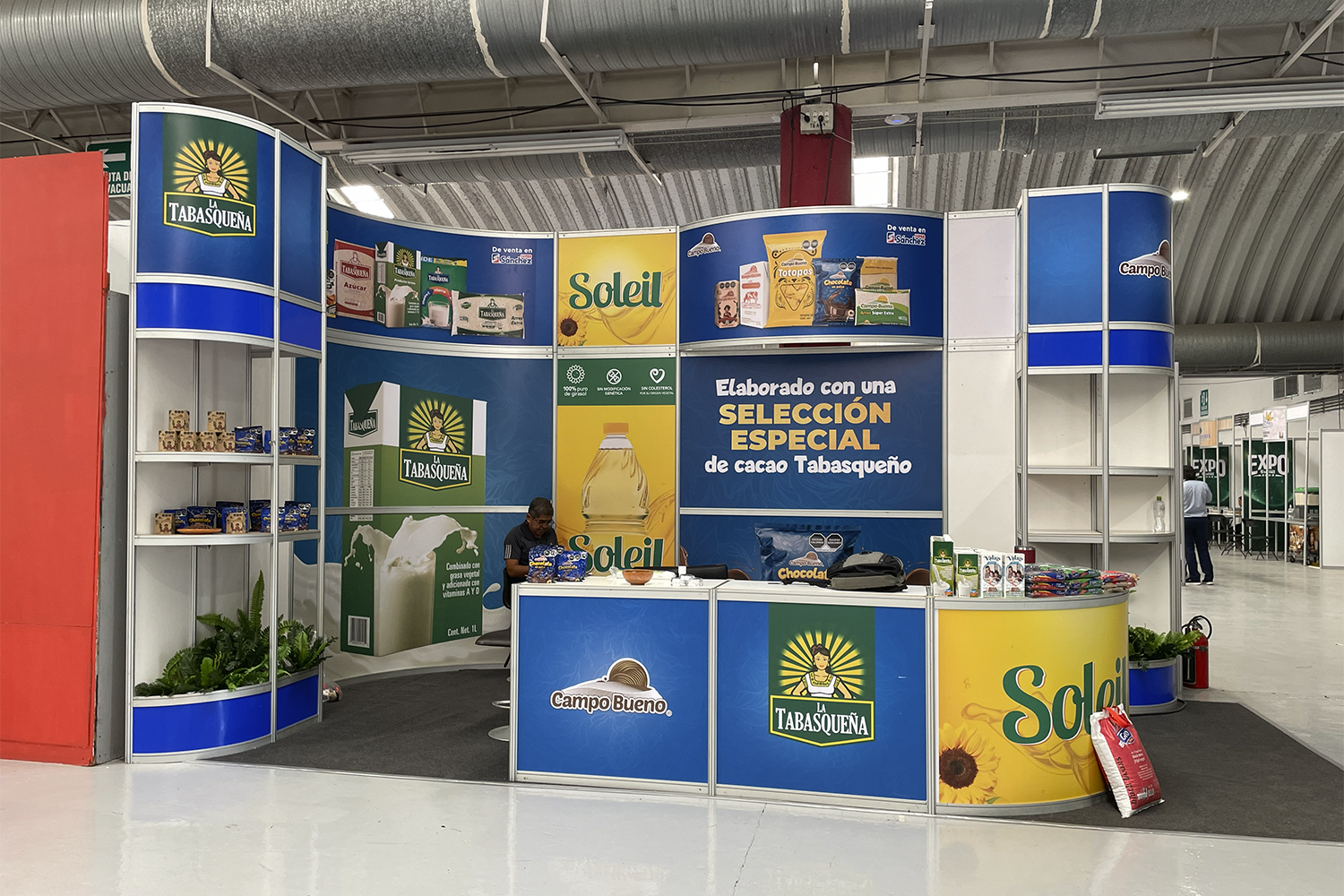 Expo Sánchez 2023: stand con módulos gráficos y exhibición de marcas