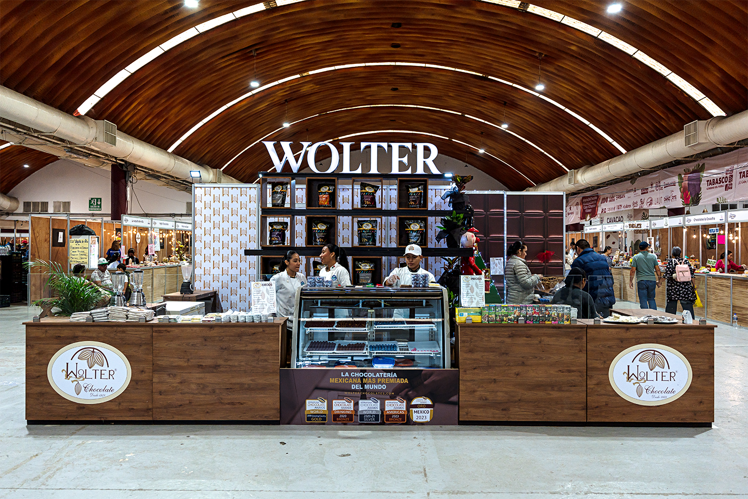 Impresionante stand tipo isla para Wolter Chocolates en el Festival del Chocolate 2024.