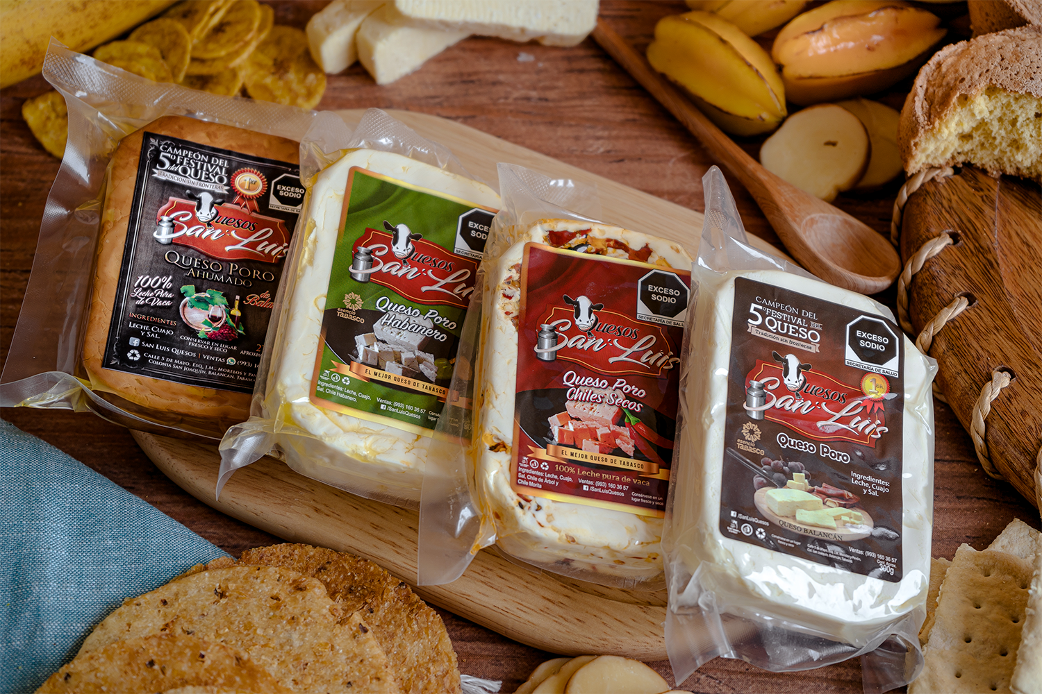Variedad de quesos artesanales de Tabasco para venta.