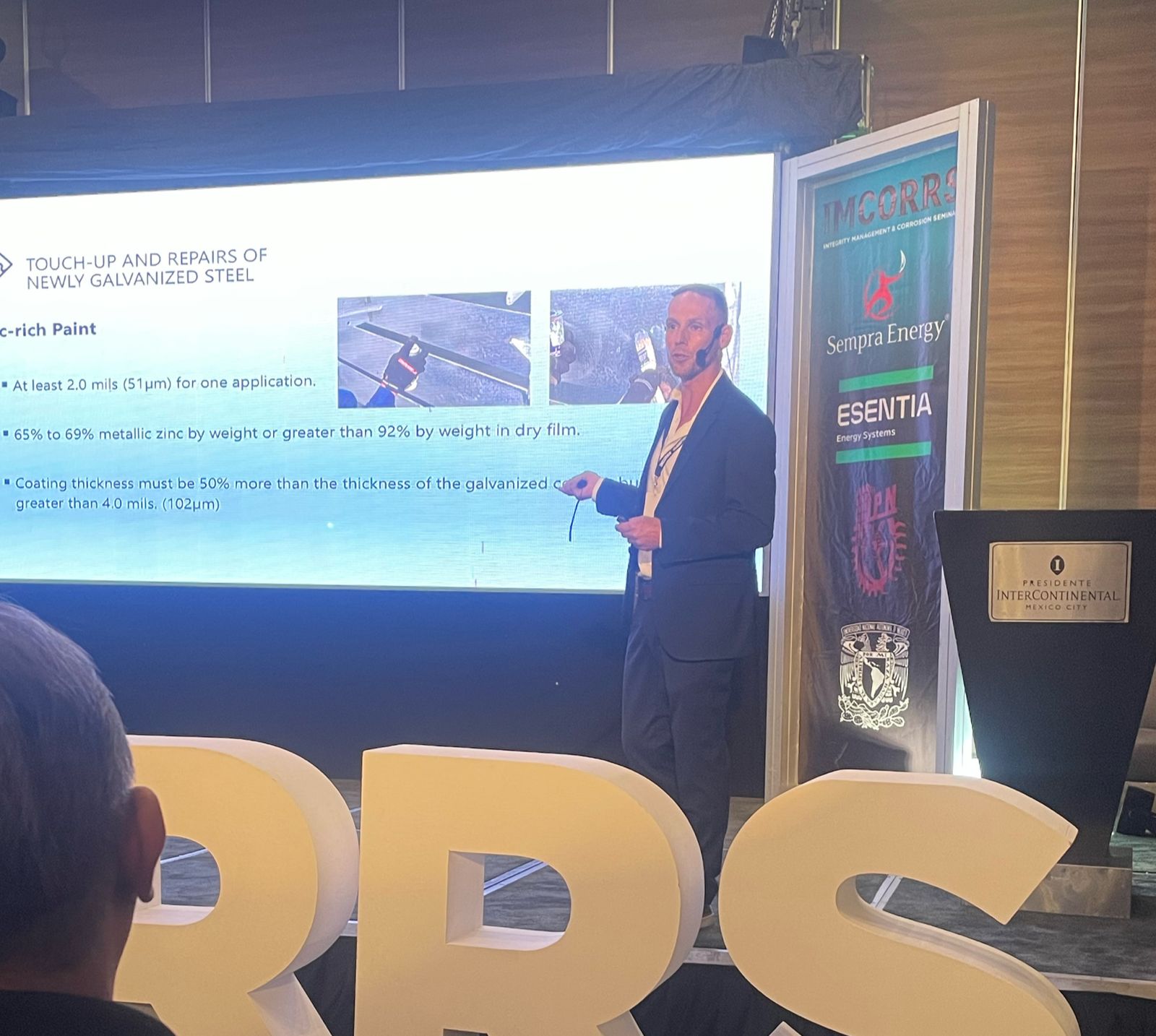 IMCORRS 2025: Conferencia con apoyo audiovisual en pantalla