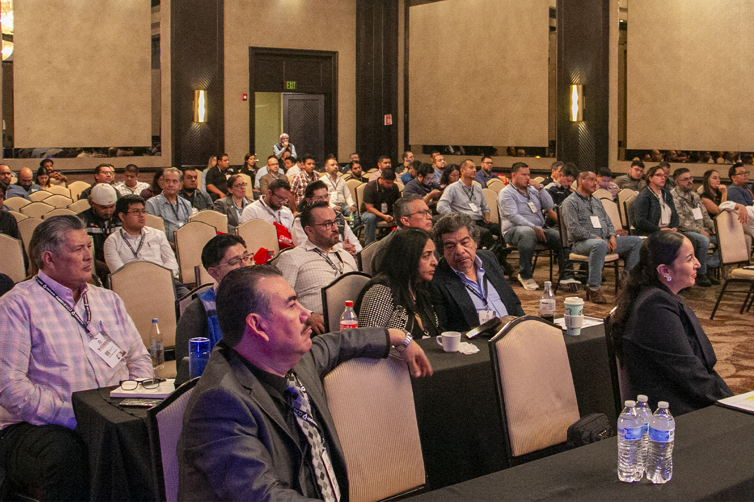 Auditorio lleno durante conferencias N-CORRS 2025