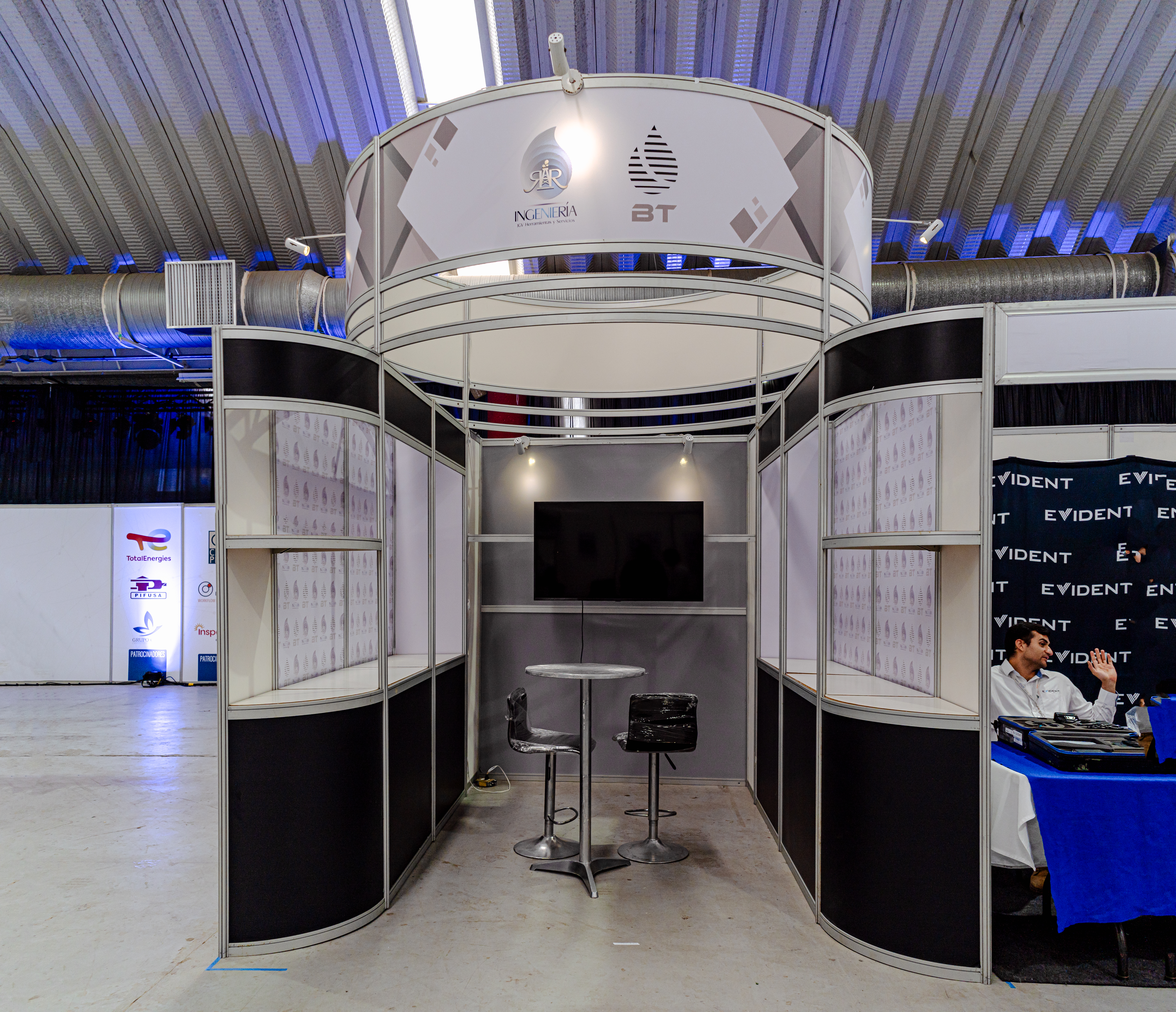 Stand modular para empresa expositora en Oil and Gas 2024