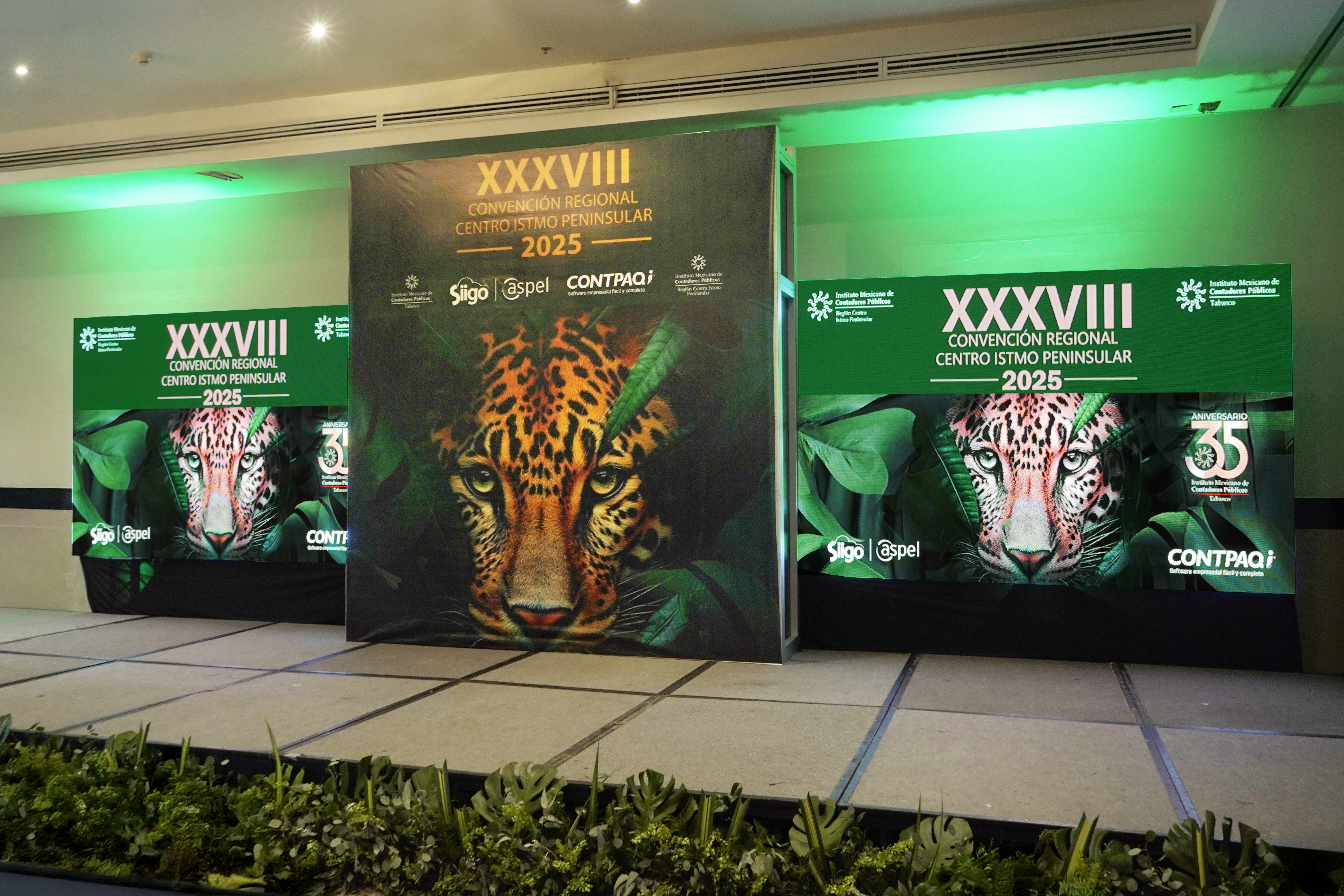 Back escenográfico del escenario principal