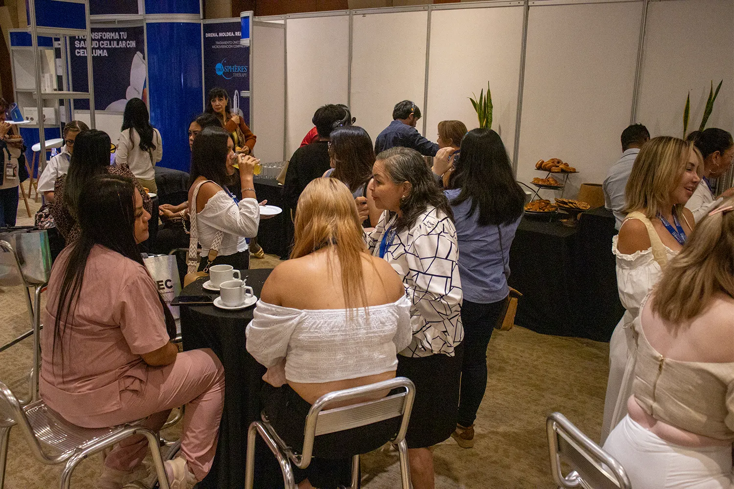 Networking entre asistentes en CIMEC 2025