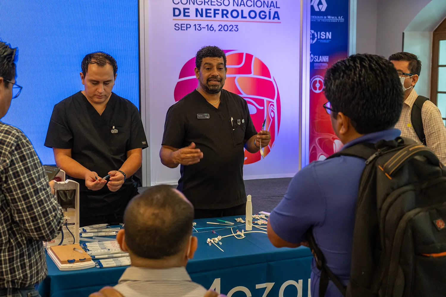 Interacción entre profesionales de la salud en el Congreso Nacional de Nefrología 2023