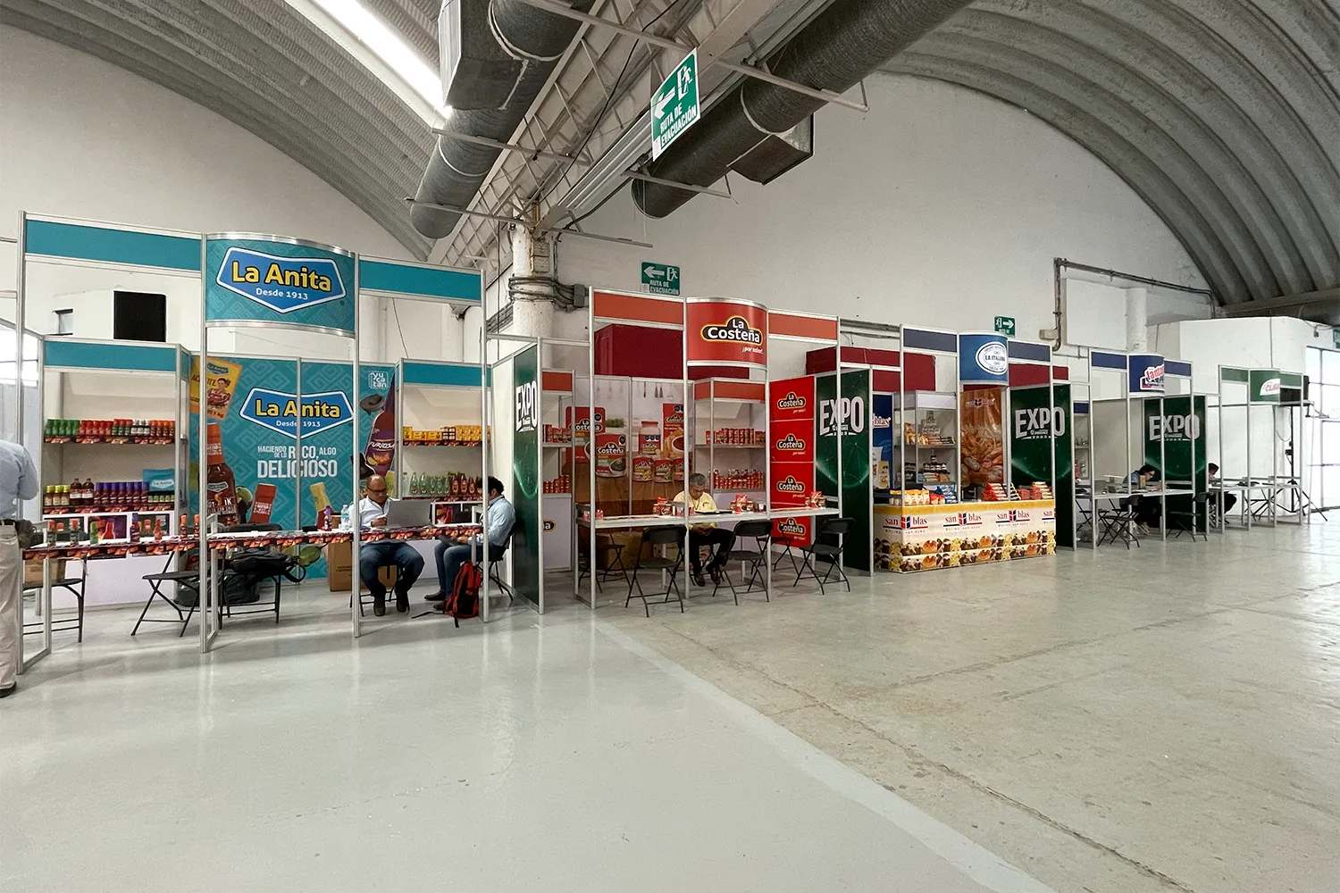 Expo Sánchez 2023: vista general del área de stands y pasillos de exhibición