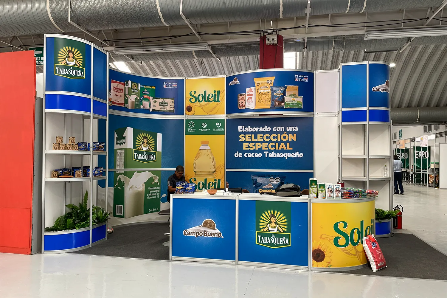 Expo Sánchez 2023: stand con módulos gráficos y exhibición de marcas
