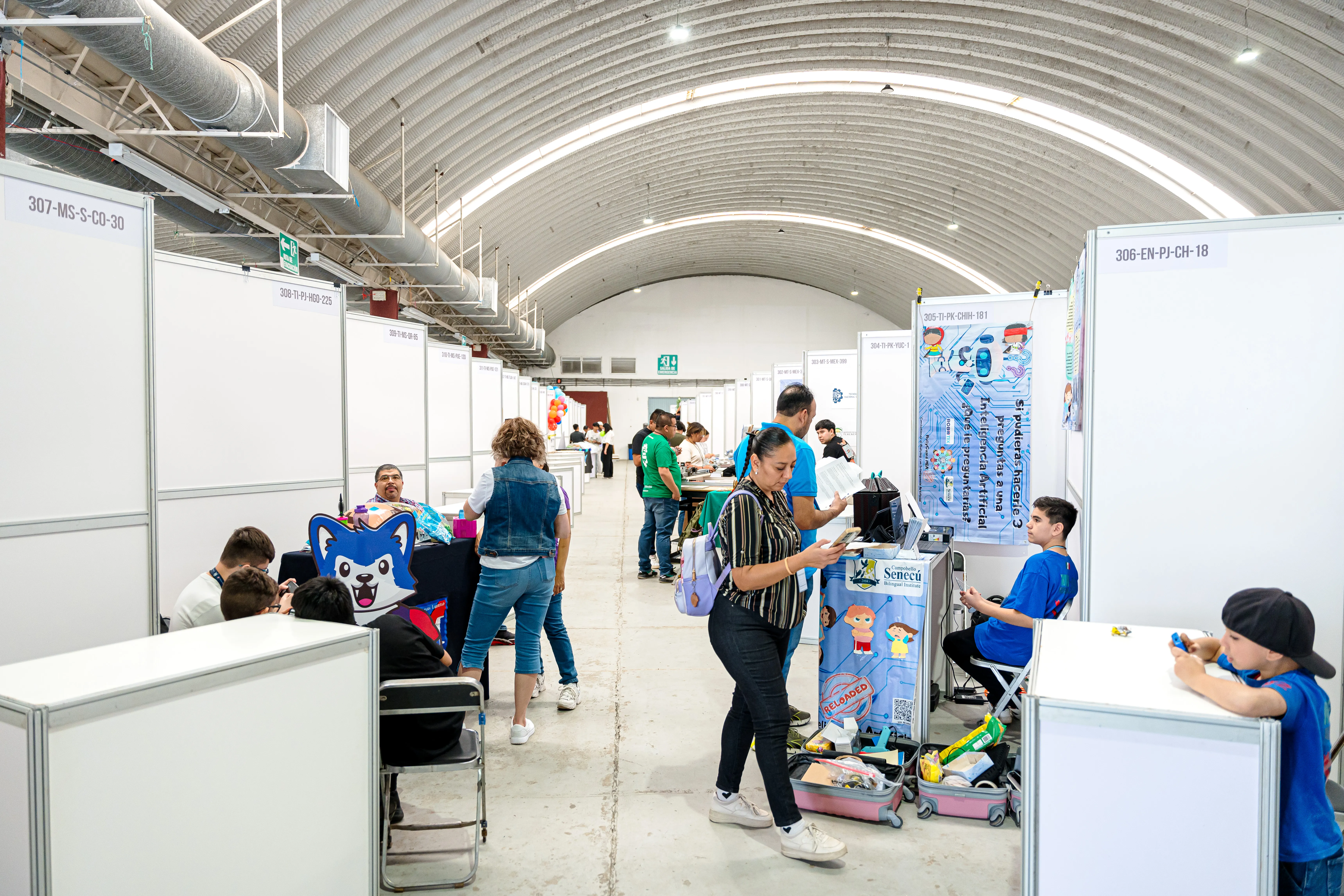 Zona de exhibición académica en ExpoCiencias Nacional Tabasco 2024