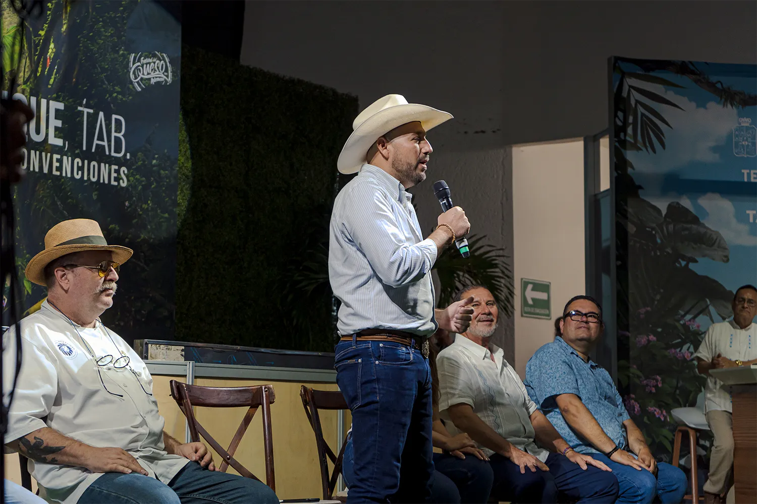 Asistentes atendiendo una conferencia en el Festival del Queso 2023.