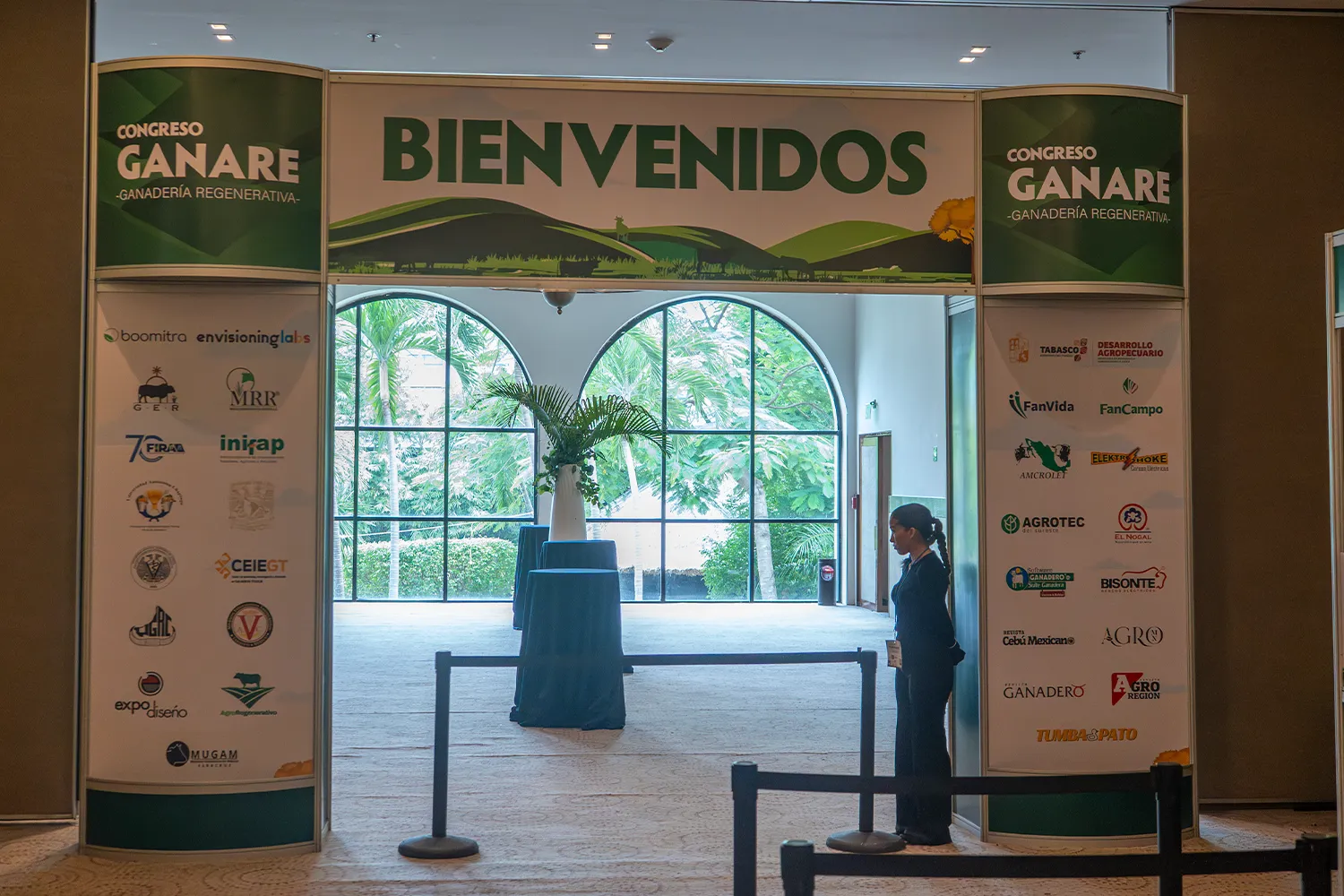 Arco de bienvenida GANARE 2025